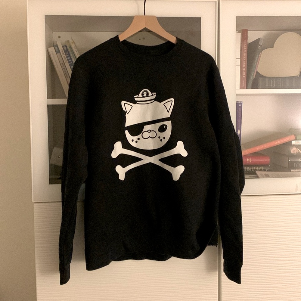Octonaut Sweatshirt in black. Size medium